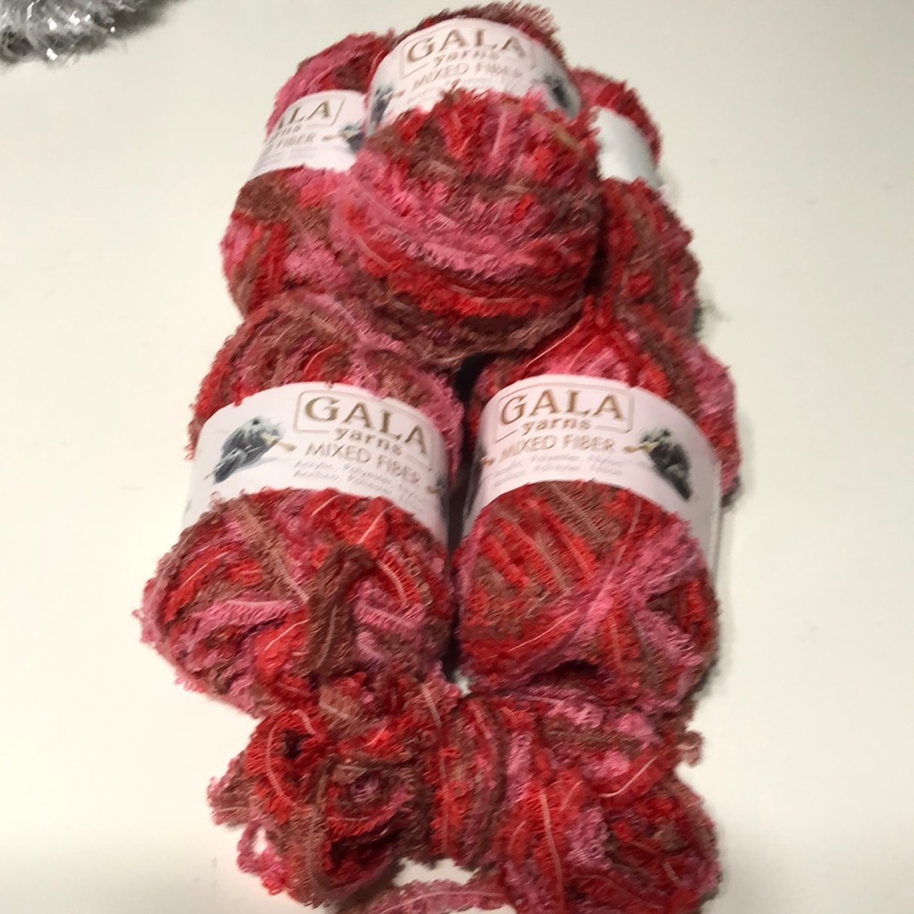 5 SKEINS OF GALA YARN. NWT